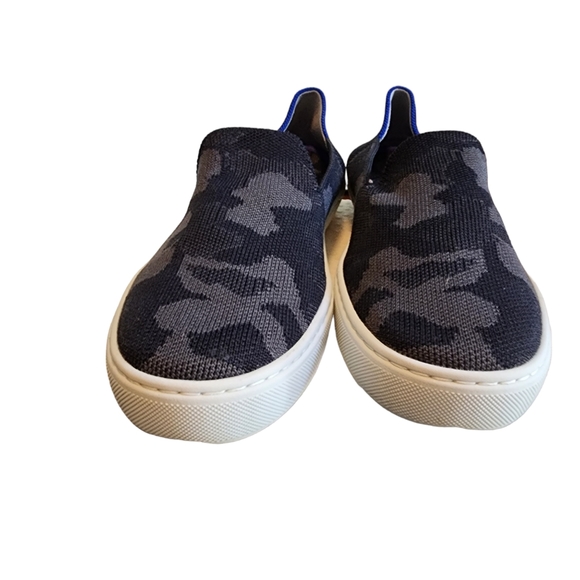 EUC Retired Rothys Original Slip On Sneaker in Grey Camouflage - Picture 2 of 8